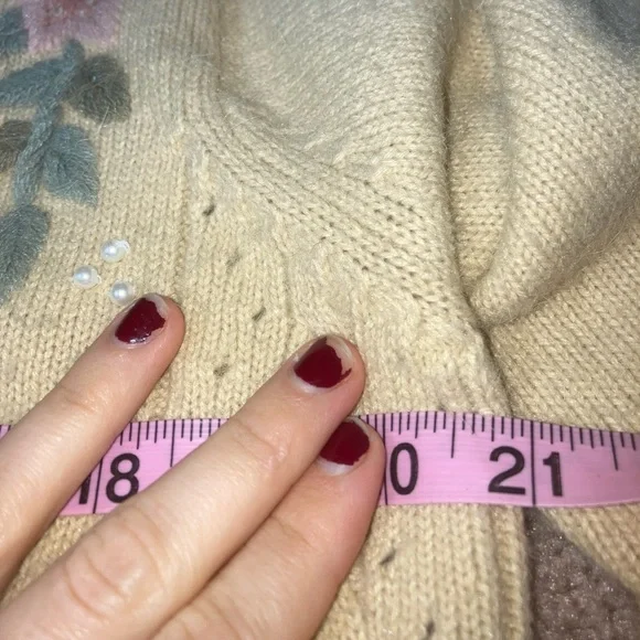 Vintage Floral Sweater - Picture 10 of 10